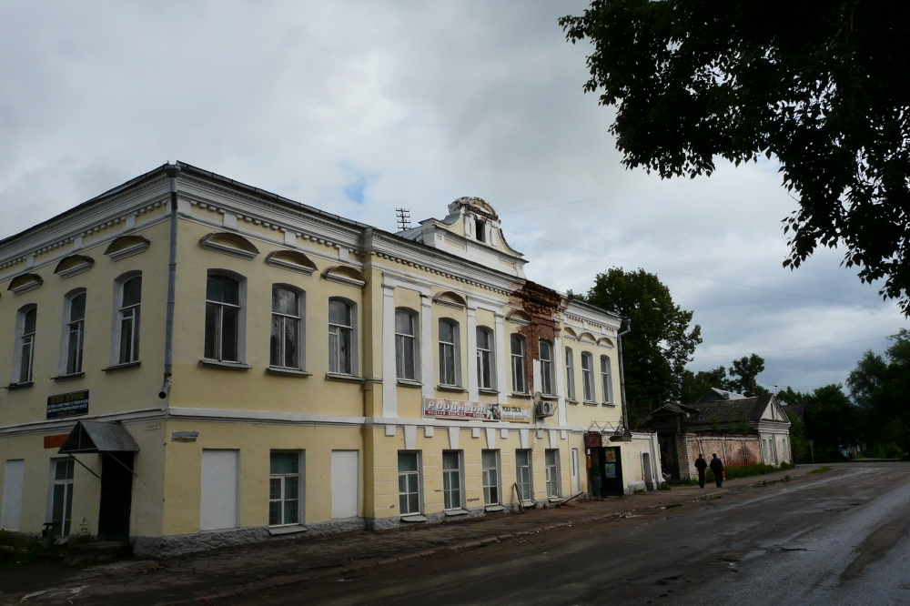 Здание суда на ул. Подбельского в Вышнем Волочке. Здесь судили священников. 
